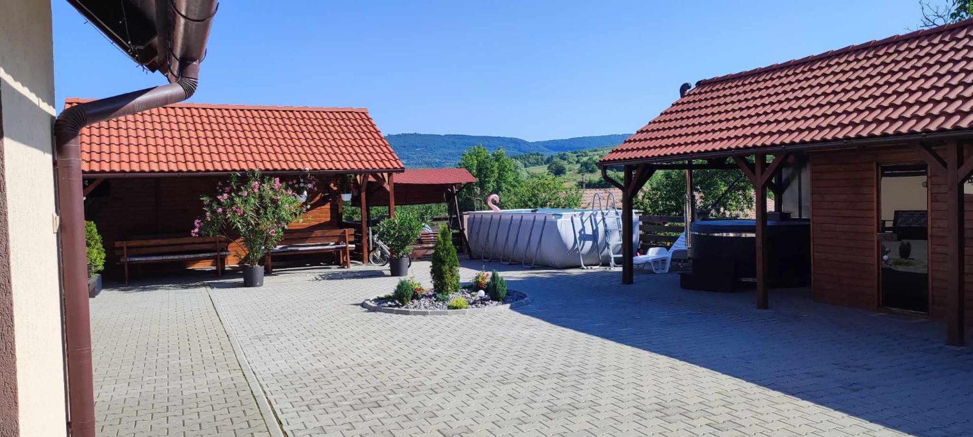 ホテル Farkaslaki Panorama Vendeghaz Lupeni  エクステリア 写真